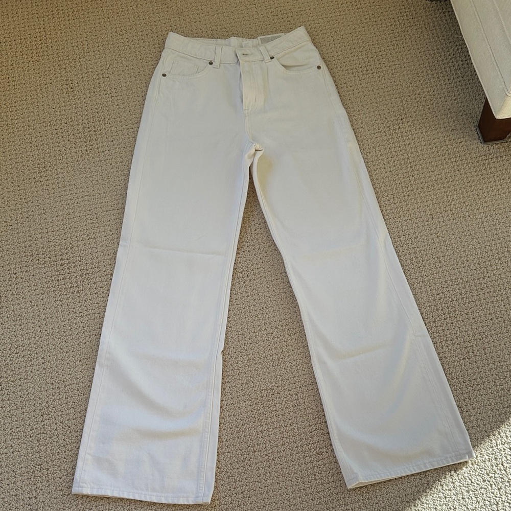 H and M Women's white high rise loose leg Jeans. Size 2